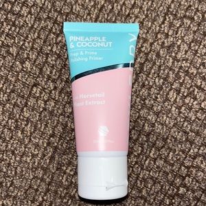 Pineapple and coconut hair mask